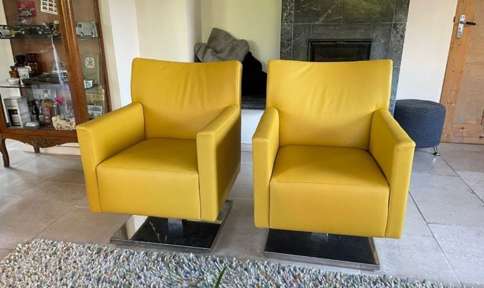 Fauteuils in geel leer